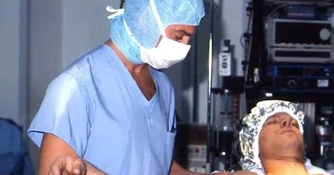 27 χρονών μόλις, σκοτώθηκε στον πόλεμο. Τότε, ο χειρουργός πατέρας του έκανε το αδιανόητο… (Βίντεο)