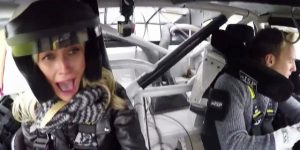 Πρώην οδηγός F1 φοβίζει μια ξανθιά κάνοντας της… «Ντόνατς!»