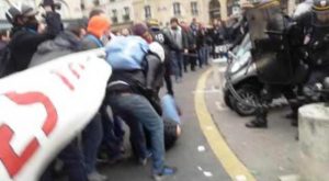Έχετε ακούσει με γαλλική προφορά το σύνθημα «μπάτσοι-γουρούνια-δολοφόνοι»; Αν όχι ήρθε η ώρα (Video)