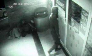 ΧΡΟΝΟΤΑΞΙΔΙΩΤΗΣ ΚΑΤΑΓΡΑΦΕΤΑΙ σε ΚΑΜΕΡΑ ΑΣΦΑΛΕΙΑΣ; (video)