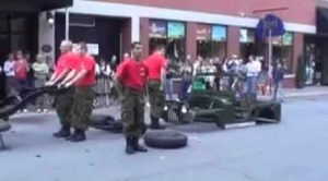 Αποσυναρμολογώντας και συναρμολογώντας ένα Jeep σε 4 λεπτά (Video)