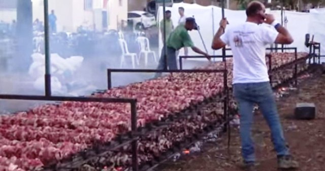Η μεγαλύτερη ψησταριά του κόσμου βρίσκεται στην Ελλάδα!