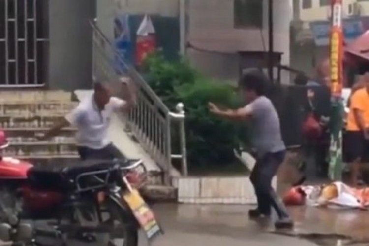 ΞΕΚΑΡΔΙΣΤΙΚΟ ΒΙΝΤΕΟ: Ο πιο fail καυγάς με Kung Fu που έχεις δει ποτέ