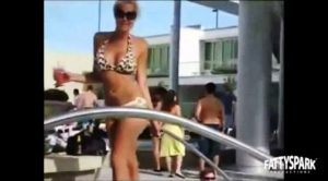 Φοράνε μπικίνι και δείτε τι παθαίνουν σε μια στραβή…!
