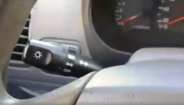 Κρητικός μας εξηγεί πώς λειτουργεί τo φλας (Video)