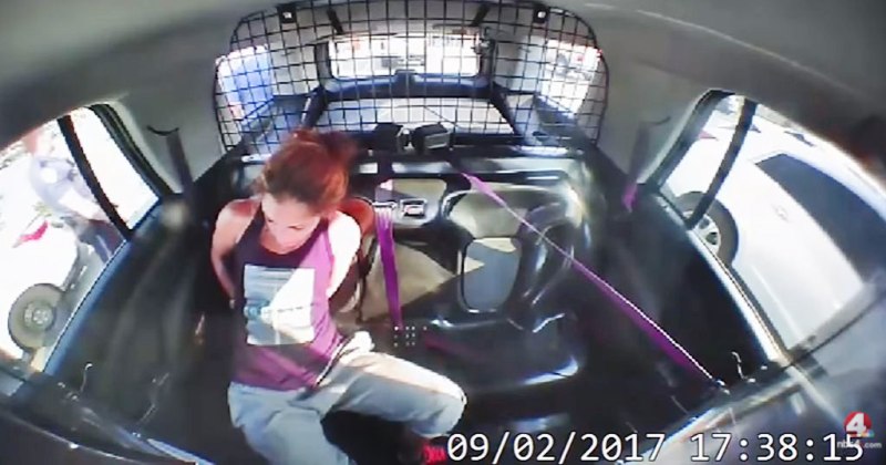 Μια Γυναίκα έβγαλε τις χειροπέδες, έκλεψε το περιπολικό και το έσκασε ανενόχλητη