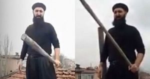 Τούρκος περίμενε με ρόπαλο τον Άγιο Βασίλη στην καμινάδα
