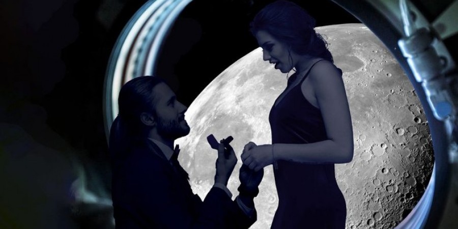 Πρόταση γάμου σε πτήση πάνω από τη Σελήνη