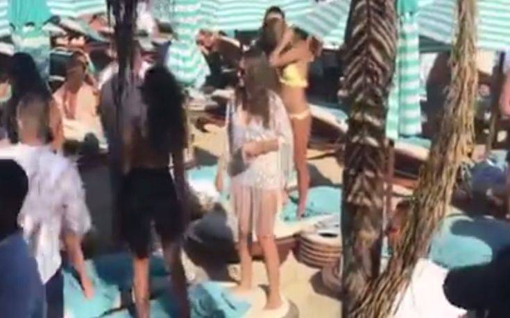 Στη Μύκονο λικνίζονται σε… επαναστατικούς ρυθμούς