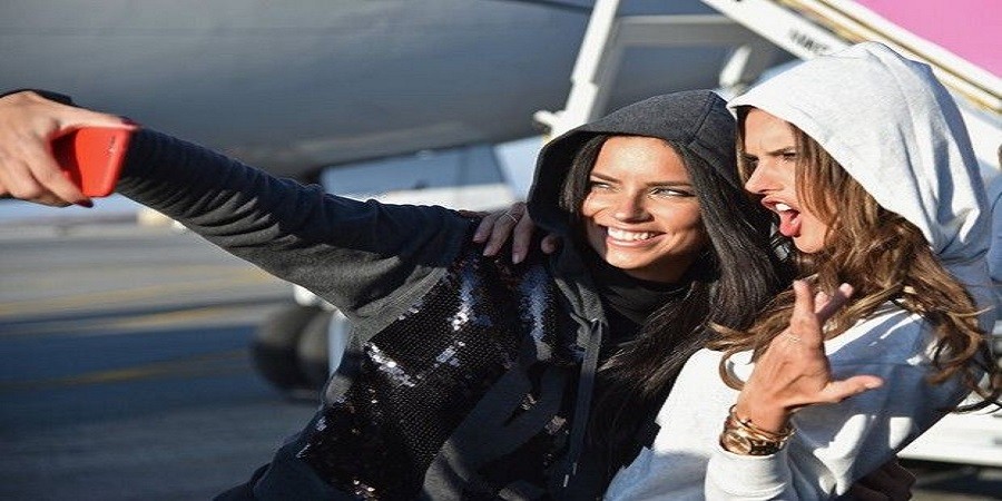 Μαλλιοτράβηγμα για την «καλή» θέση για selfie
