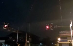 Έκαναν τα φανάρια σε δρόμο… φωτορυθμικά ντίσκο