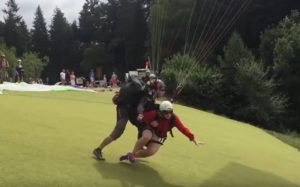 Ακόμη και οι έμπειροι στο αλεξίπτωτο πλαγιάς έχουν ατυχίες