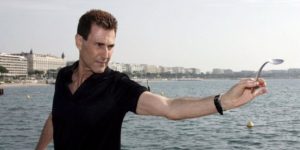 Γιούρι Γκέλερ σε Μέι: Θα σταματήσω τηλεπαθητικά το Brexit