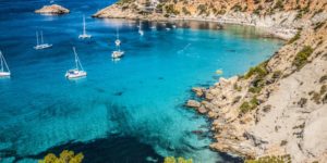 Ιδιοκτήτες βίλας στην Ιμπιζα αναζητούν ζευγάρι-Θα μένει εκεί με μισθό!