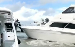 Το παρκάρισμα δεν είναι εύκολο… ούτε στη θάλασσα