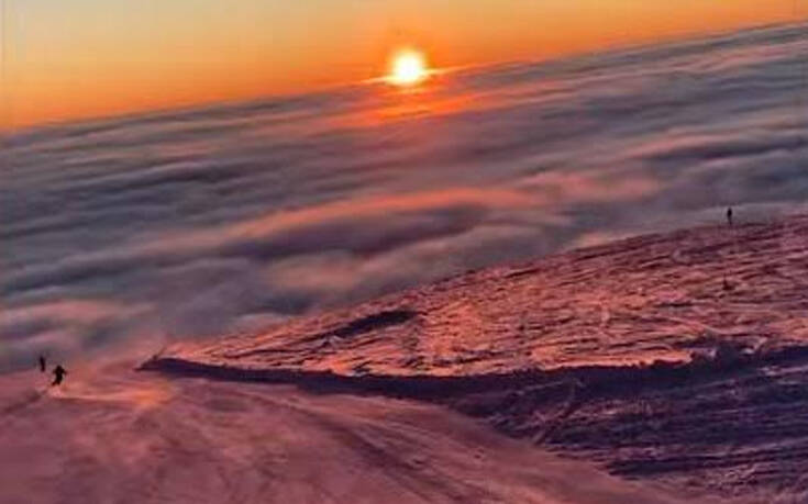 Κάνοντας snowboard σε ένα… ροζ τοπίο