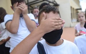 Πάρτι στο twitter για τις μάσκες στα σχολεία: Μέγεθος για… Κύκλωπες
