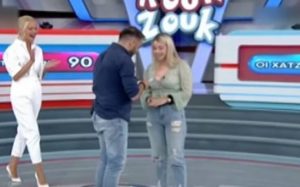 Ρουκ Ζουκ: Παίκτης με φαντασία έκανε πρόταση γάμου στην αγαπημένη του on air