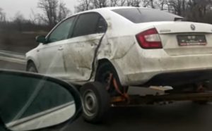 Όταν δεν έχεις πίσω τροχούς στο αυτοκίνητο αλλά έχεις… τρέιλερ