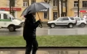 Το τρικ με την ομπρέλα που θέλει… προπόνηση