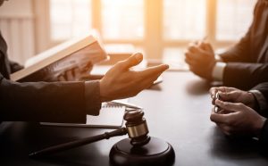 Ο άντρας που λάτρευε τα ένδικα μέσα και κατέθεσε συνολικά 2.600 αγωγές