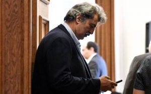 Πάρτι στο Twitter με τον εμβολιασμό Πολάκη: Ιπποφέρω, ιπποφέρω Πολή