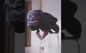 Πους απς πάνω σε ένα μπουκάλι