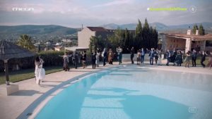 «Συμπέθεροι από τα Τίρανα»: Το εντυπωσιακό φινάλε με την ομάδα της παραγωγής – Το Twitter «χειροκρότησε» τη σειρά και το...