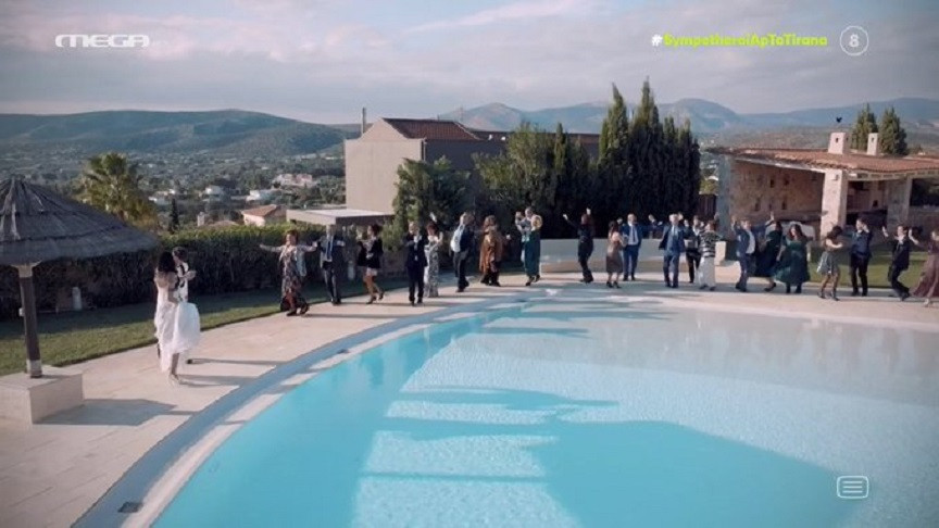 «Συμπέθεροι από τα Τίρανα»: Το εντυπωσιακό φινάλε με την ομάδα της παραγωγής – Το Twitter «χειροκρότησε» τη σειρά και το...
