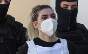 Ρούλα Πισπιρίγκου: Το twitter σχολιάζει το «άδειο, ψυχρό και απόκοσμο» βλέμμα της – «Τα προδίδει όλα…»