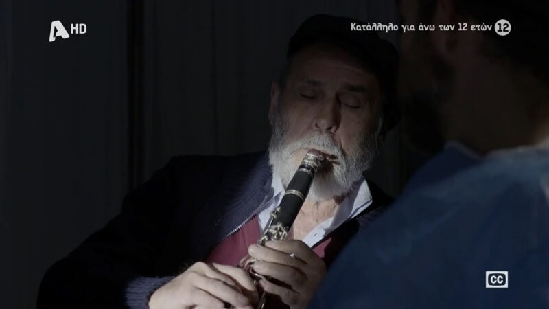 Σασμός: «Ξίνισαν» οι χρήστες του Twitter με το κλαρίνο στο νοσοκομείο, αλλά επιδόθηκαν σε ξεκαρδιστι...