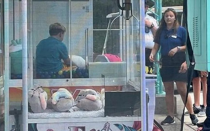 Παιδί παγιδεύτηκε μέσα σε «δαγκάνα» παιχνιδιών – Πώς έγινε η διάσωση