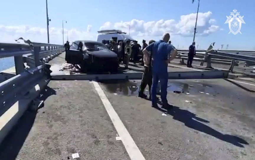 Ουγγαρία: Τηλεοπτικός σταθμός υποστήριξε πως Ουκρανοί πανηγύρισαν σε μπαρ το πλήγμα στη γέφυρα της Κ...