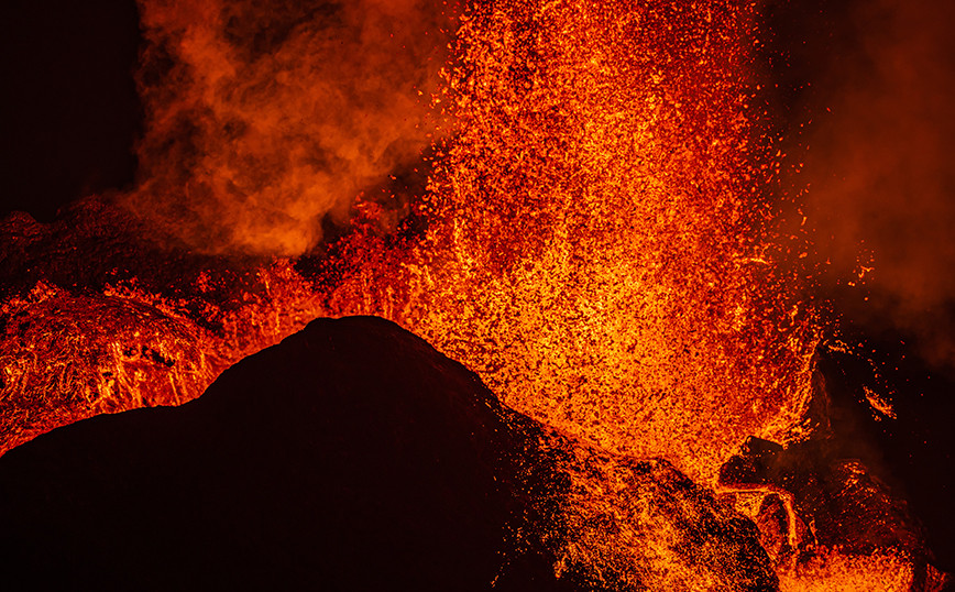 Εντυπωσιακή λήψη έκρηξης ηφαιστείου στην Ισλανδία