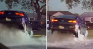 Πίδακας νερού στο δρόμο σήκωσε αυτοκίνητο στον αέρα