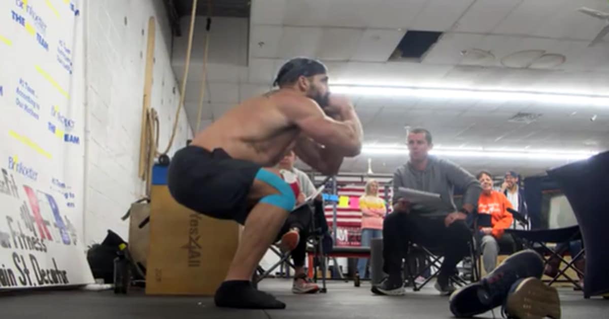 Έκανε 26.100 squats σε 24 ώρες για να σπάσει το παγκόσμιο ρεκόρ