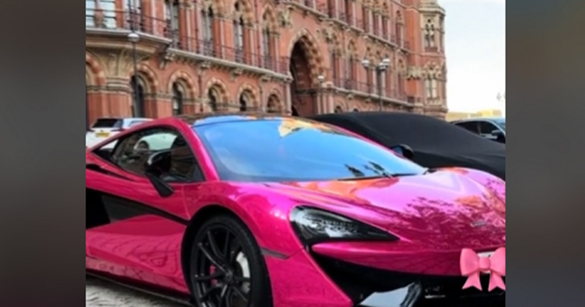 Η φούξια McLaren που προκάλεσε μυστήριο και σχόλια στο Tik Tok