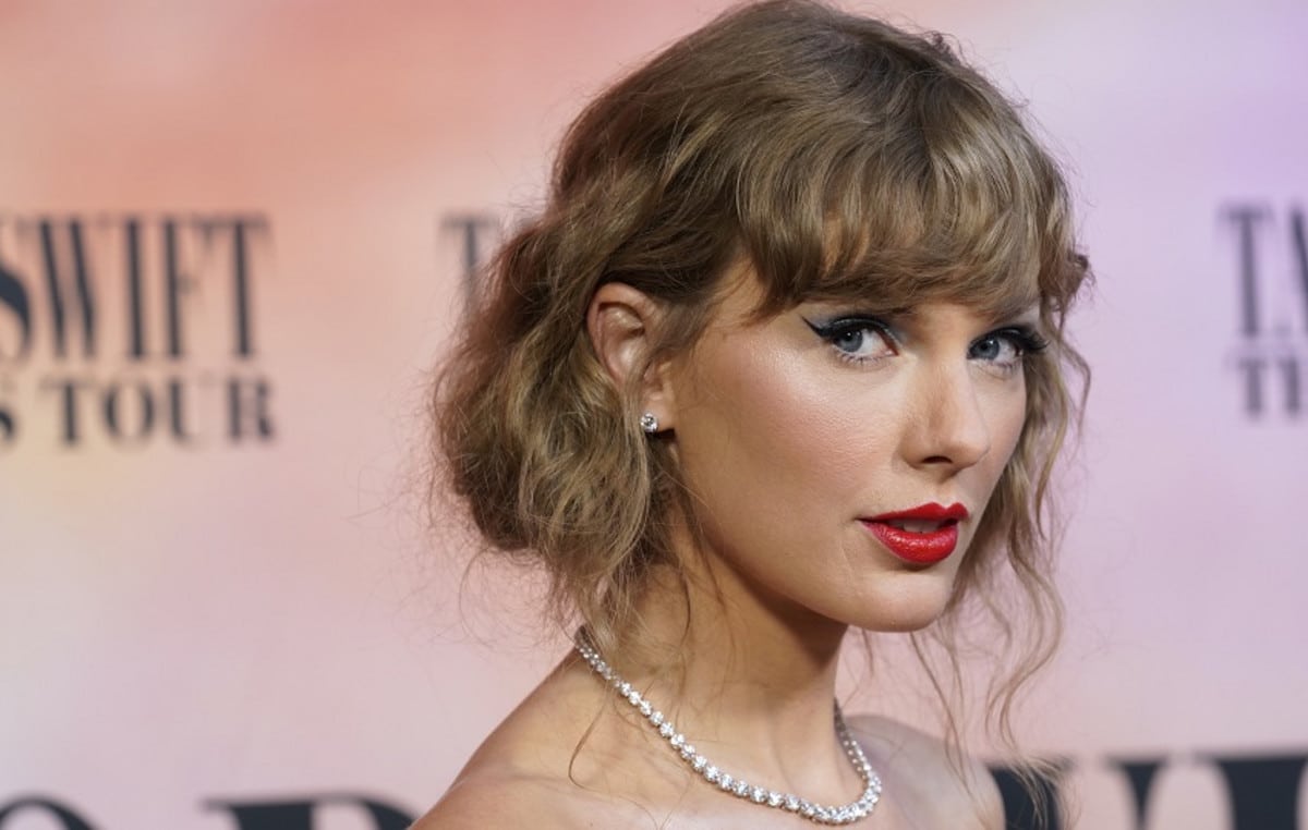 Η Τέιλορ Σουίφτ πυροδοτεί θεωρίες για…  ταξίδια στον χρόνο – Οι θαυμαστές την «εντόπισαν» σε βίντεο του Τζορτζ Μάικλ από το 1987