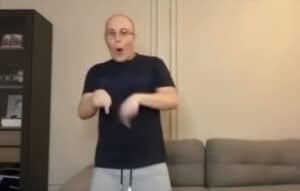 «Απάντα στο τηλέφωνο, μωρό» – Το νέο viral της ρωσικής ποπ κουλτούρας